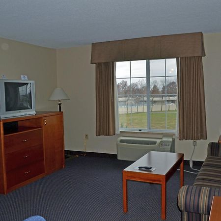 Paola Inn And Suites Zimmer foto