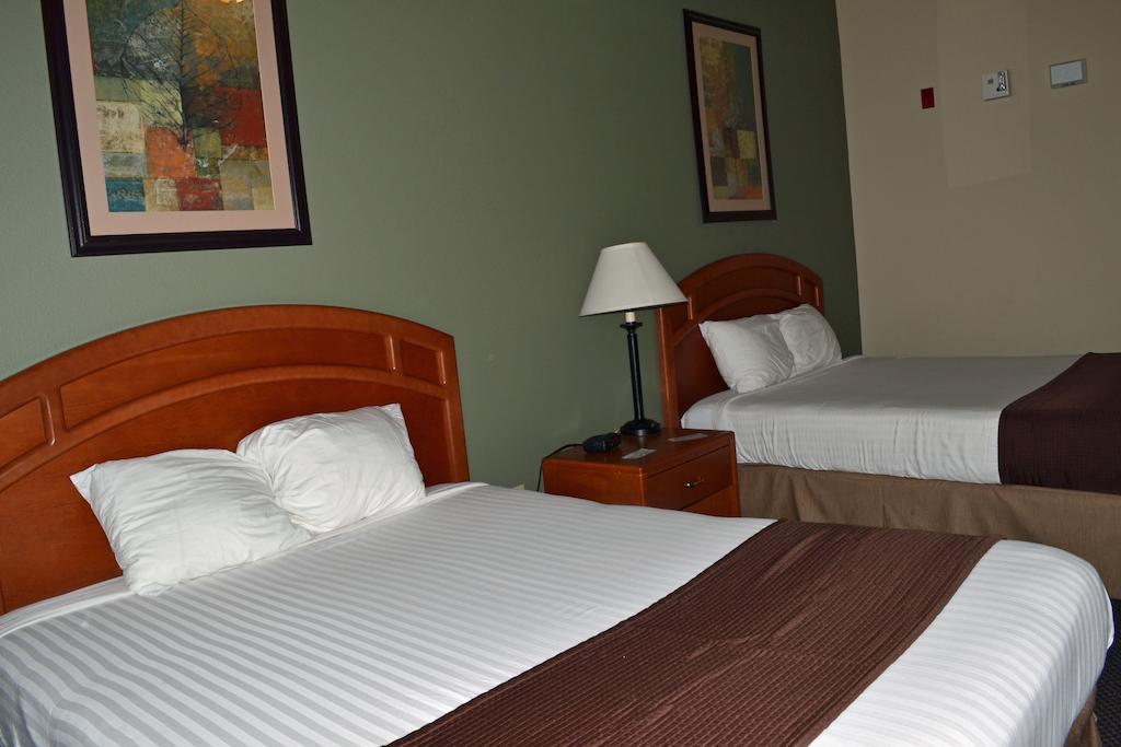 Paola Inn And Suites Zimmer foto