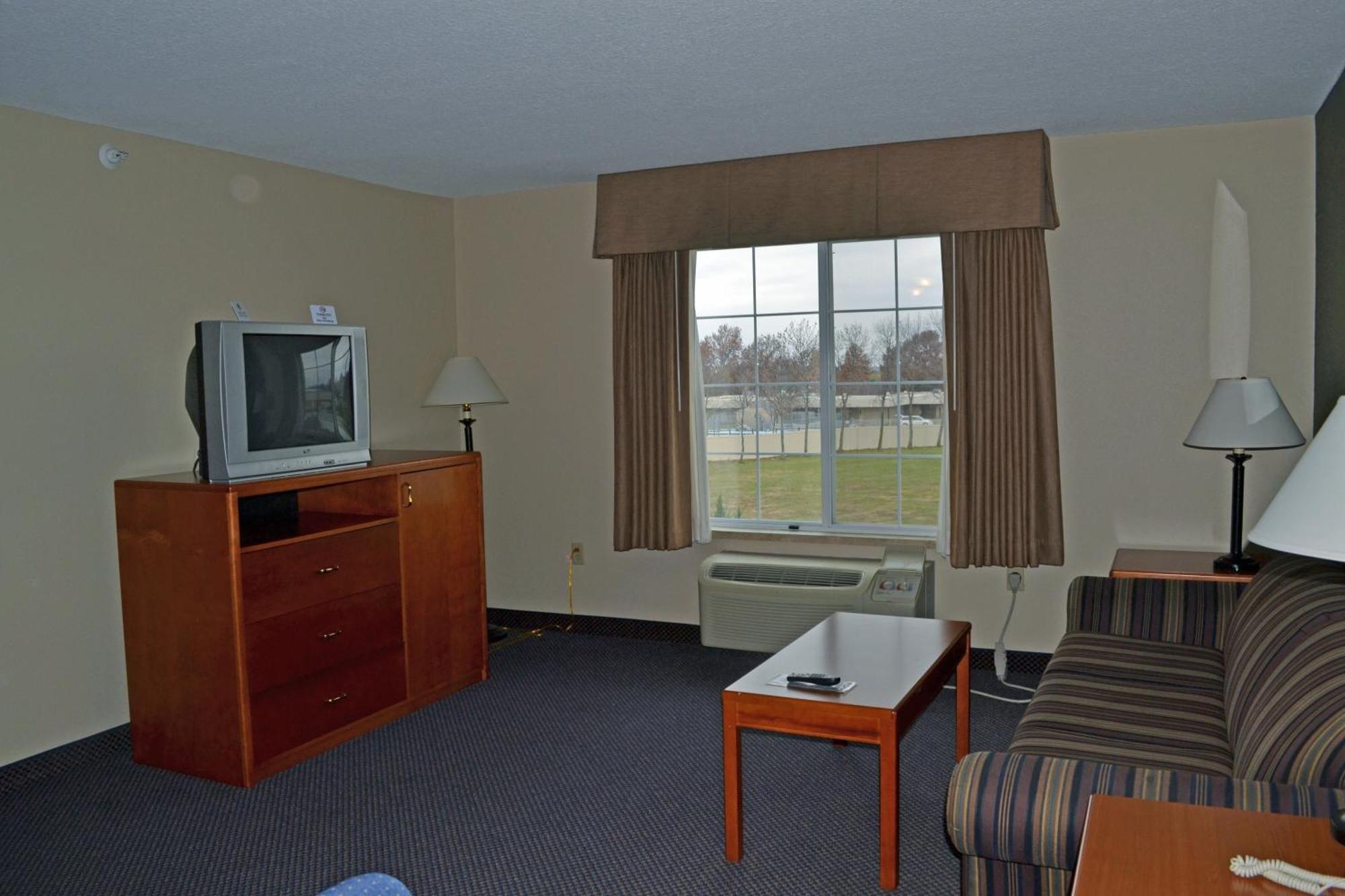 Paola Inn And Suites Zimmer foto