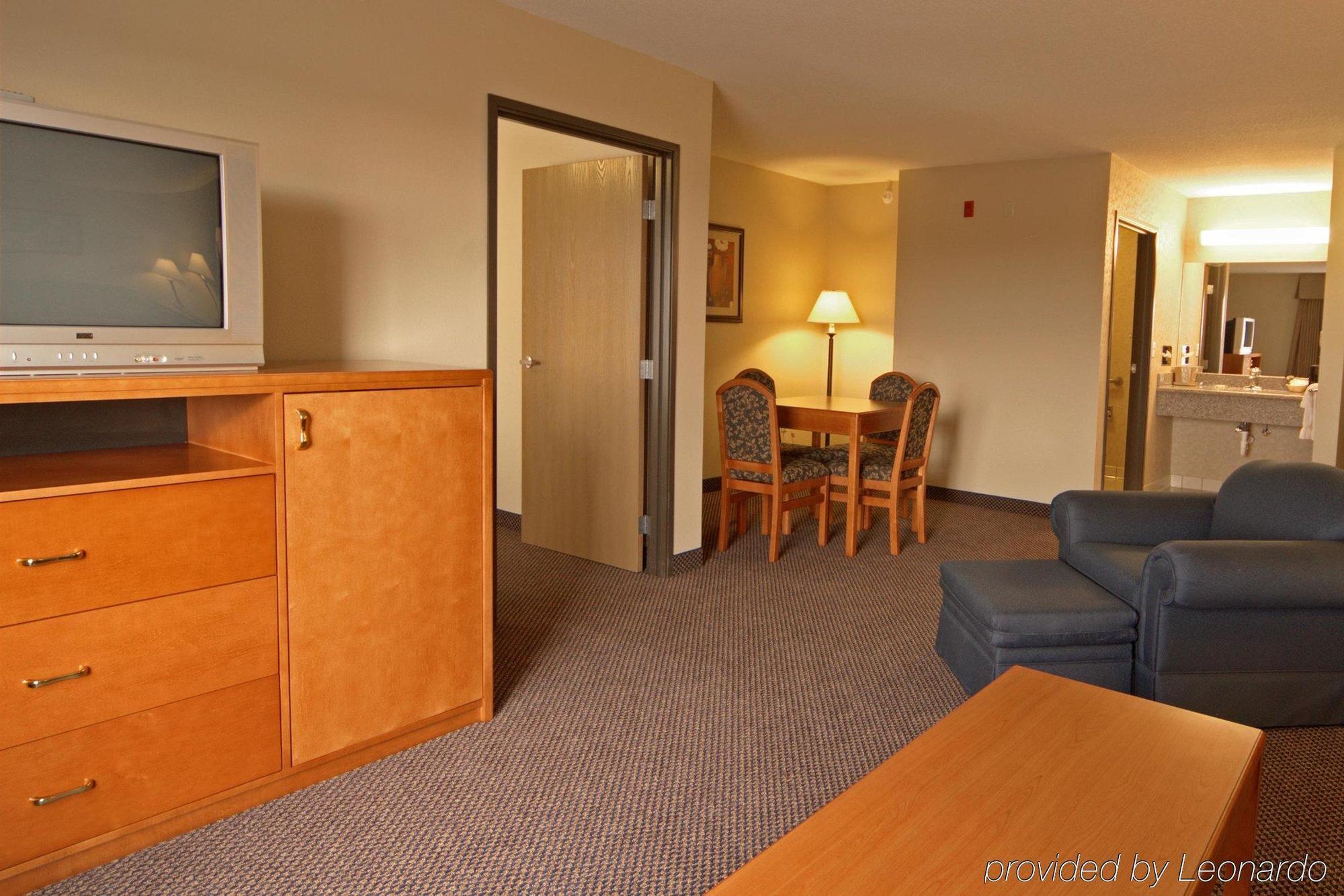 Paola Inn And Suites Zimmer foto